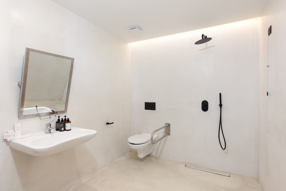 KOIA All Suite Wellbeing Resort 70/73