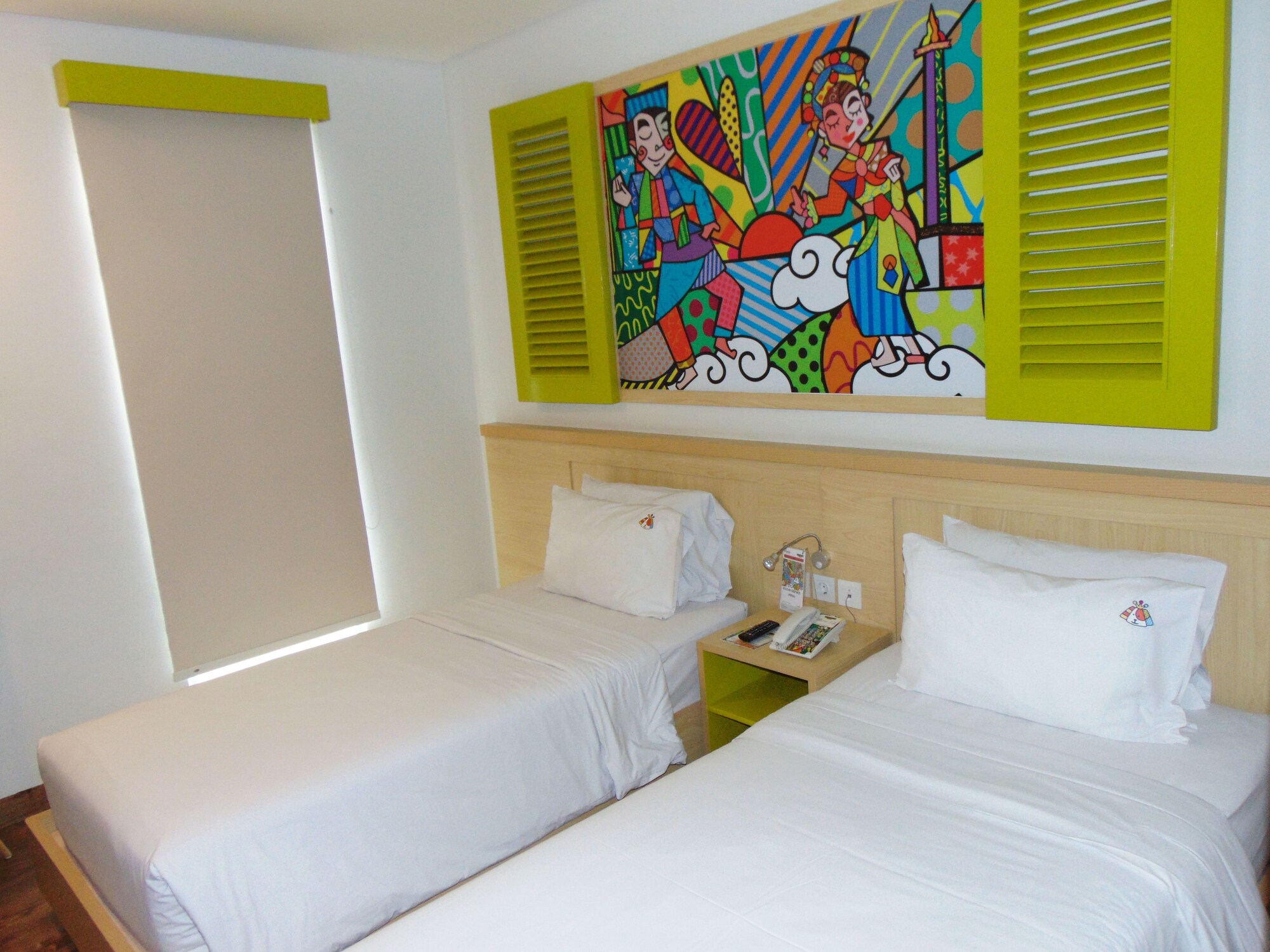 HAPPINESS, TWIN BEDS