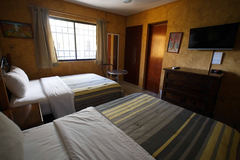 STANDARD, 2 QUEEN BEDS