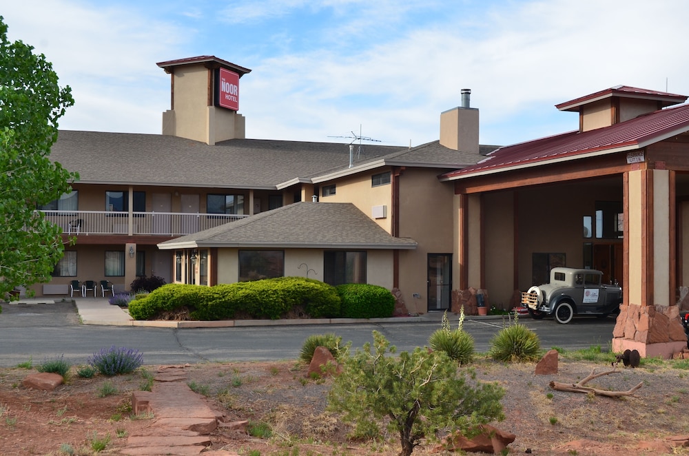 The Noor Hotel 3/50