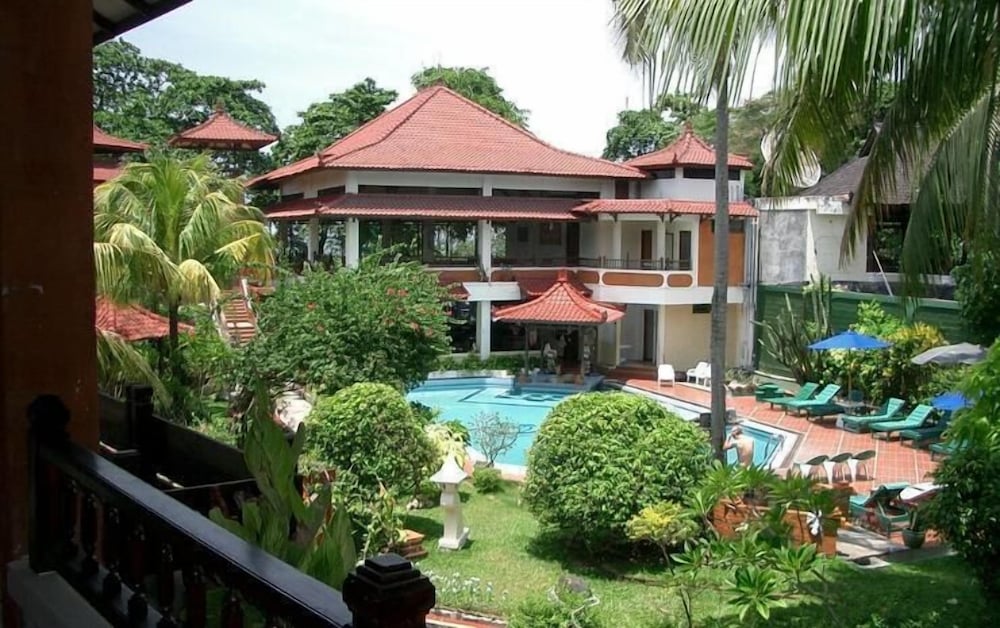 Puri Naga Beachfront Cottages 61/65