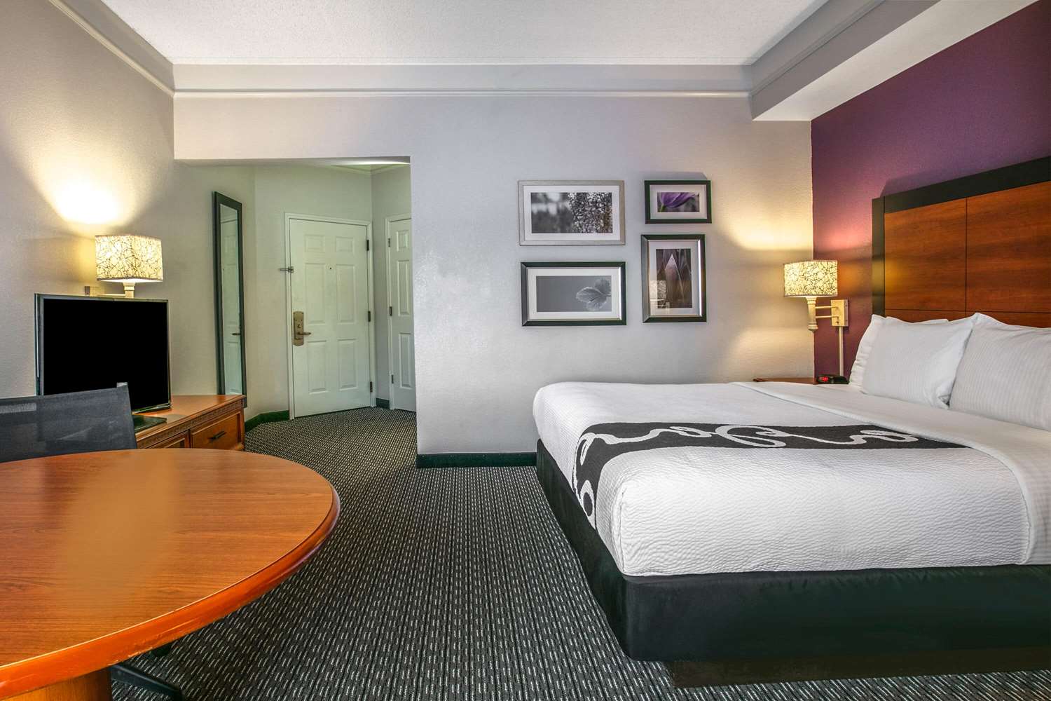 La Quinta Inn Suites Dallas North Central 18/48