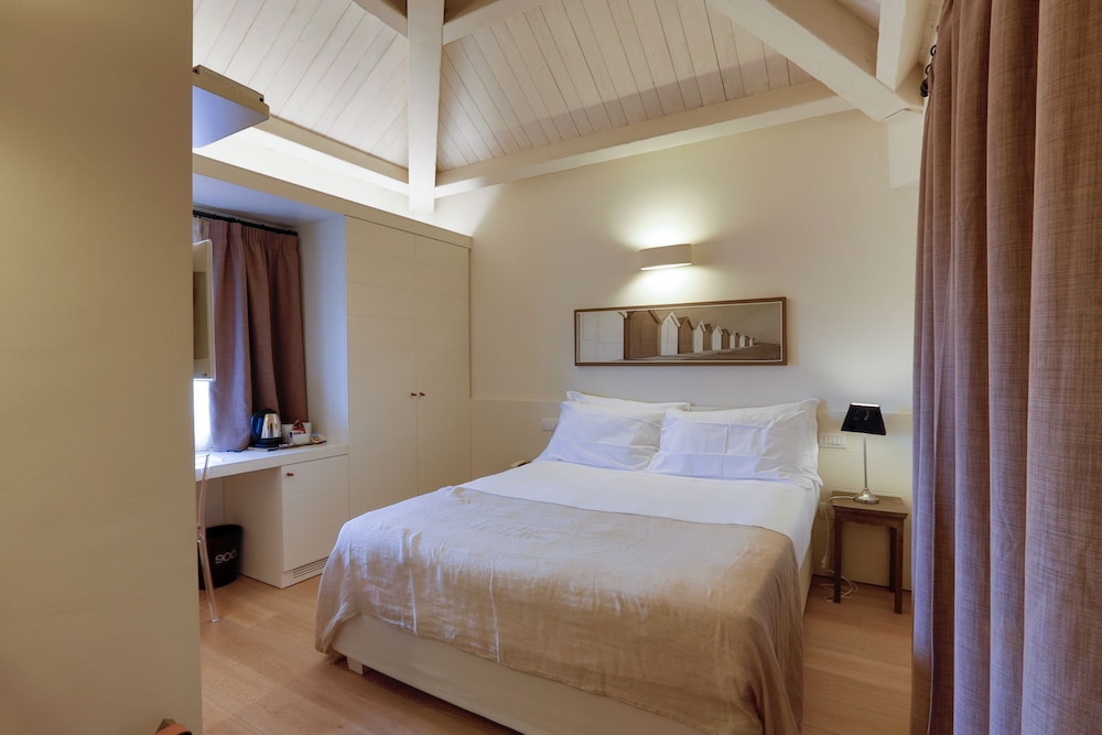 Hotel 900 8/51