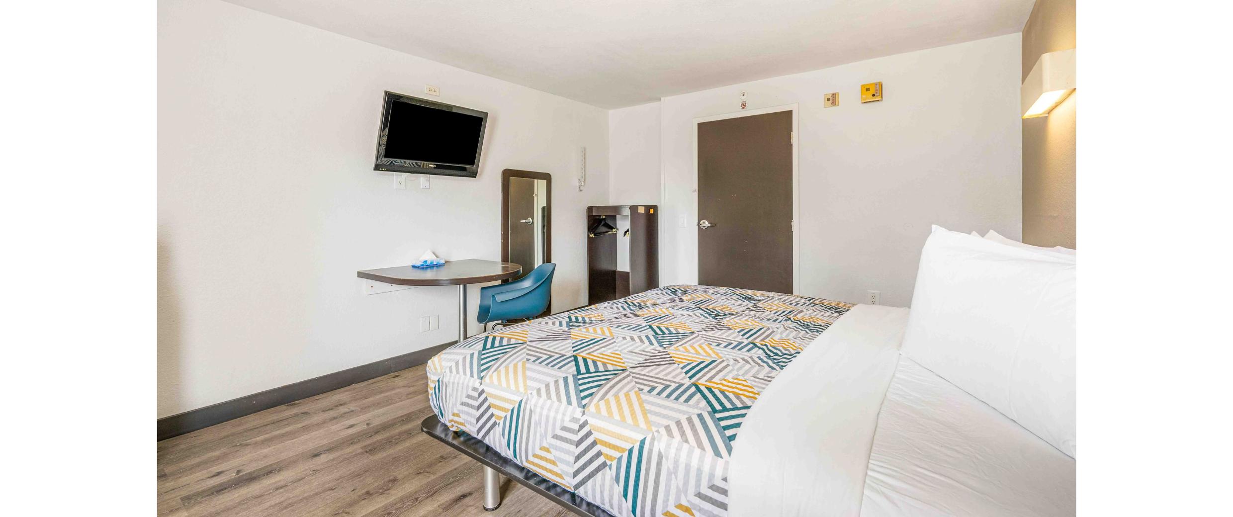1 King Bed - Mobility Accessible Tub, Nsmk