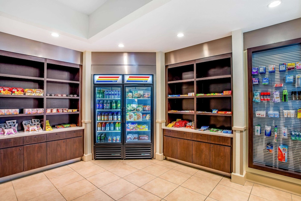 La Quinta Inn & Suites by Wyndham Danbury 41/58
