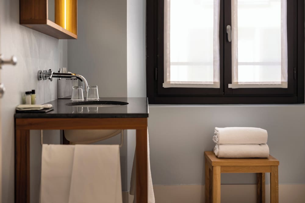 Savona 18 Suites 74/74