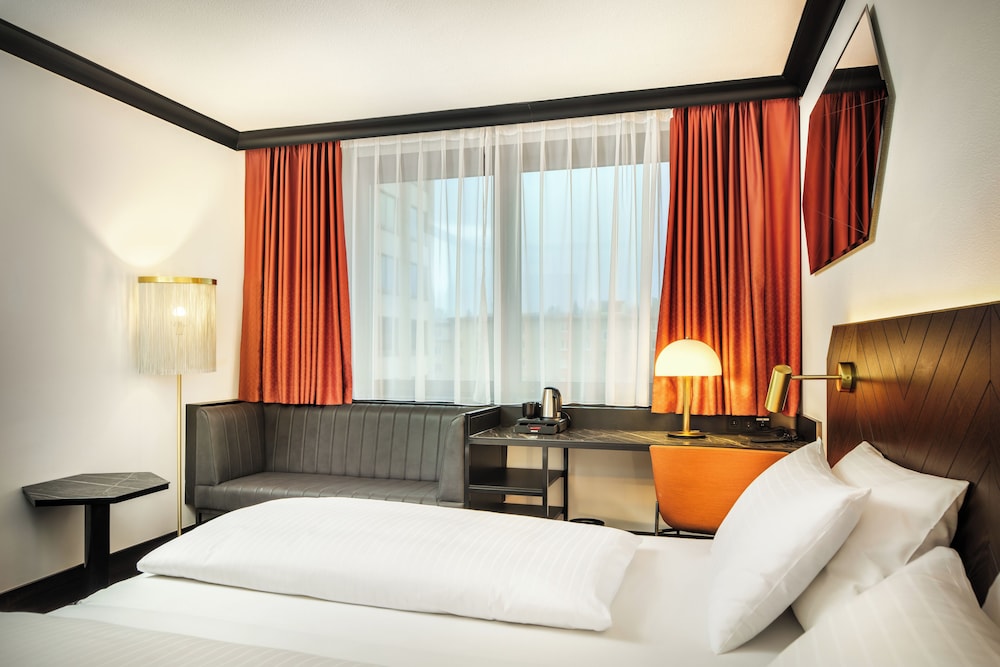 EXECUTIVE, DOUBLE BED, CASTLE VIEW