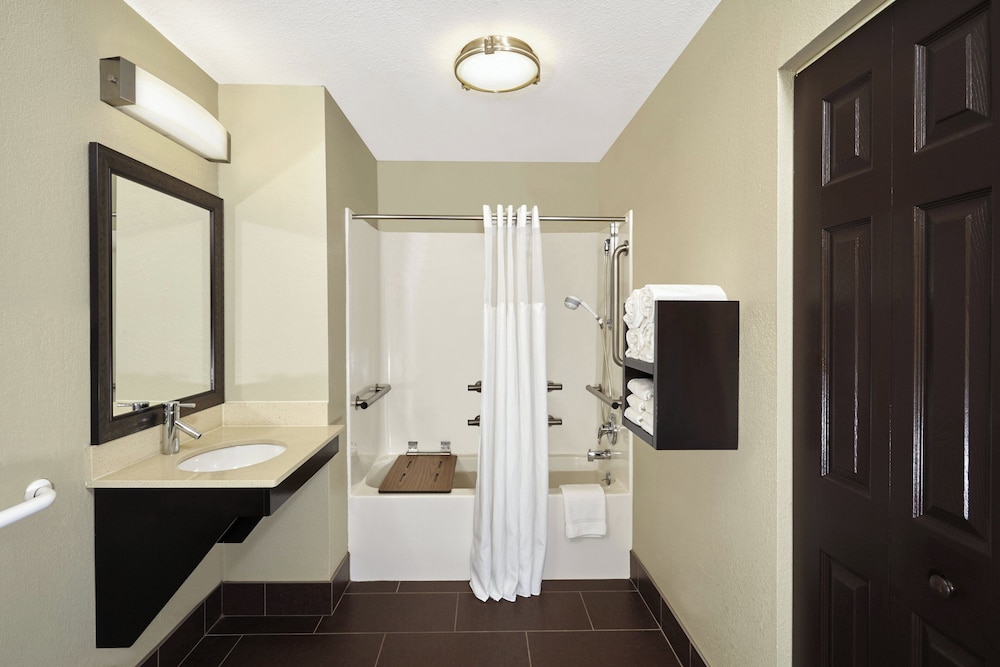 1 Bedroom, Suite, King Bed, Kitchen, Accessible