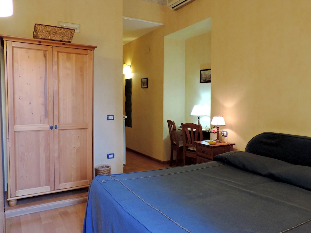 ROOM, DOUBLE OR TWIN BED, PRIVATE BATHROOM