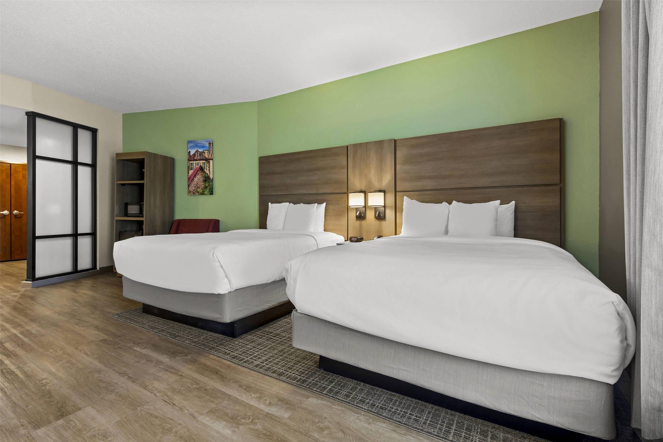 Comfort Suites West of The Ashley 9/46