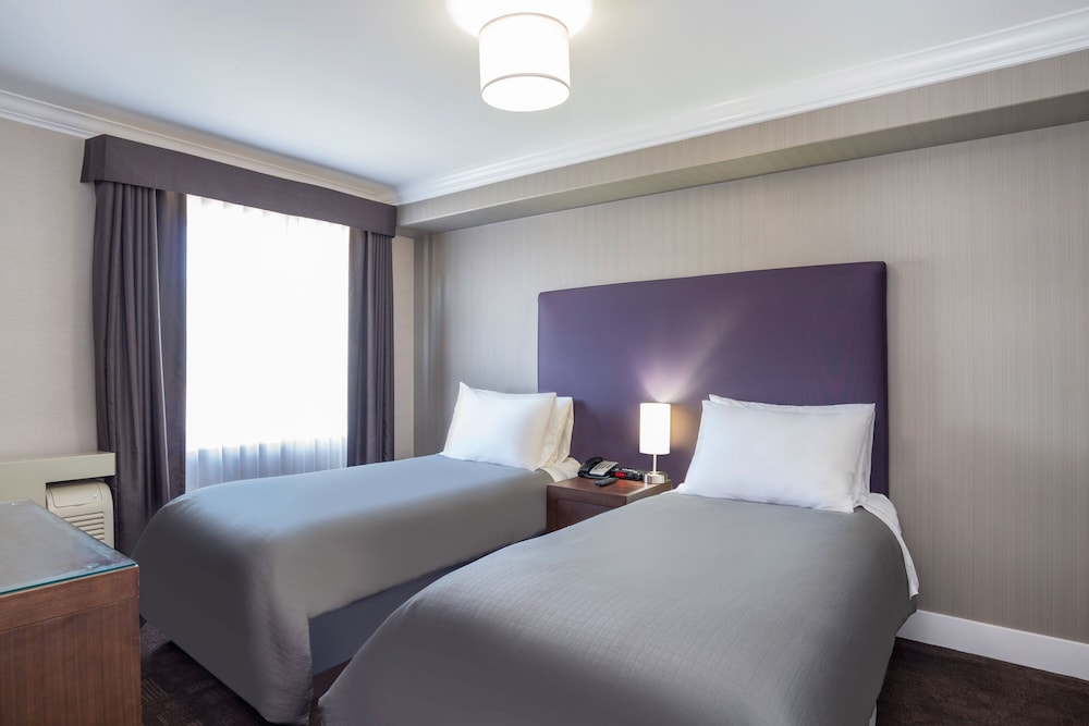 Sandman Hotel & Suites Abbotsford 7/36