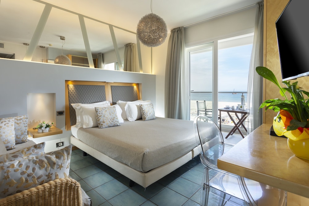 DELUXE, DOUBLE BED, SEA VIEW