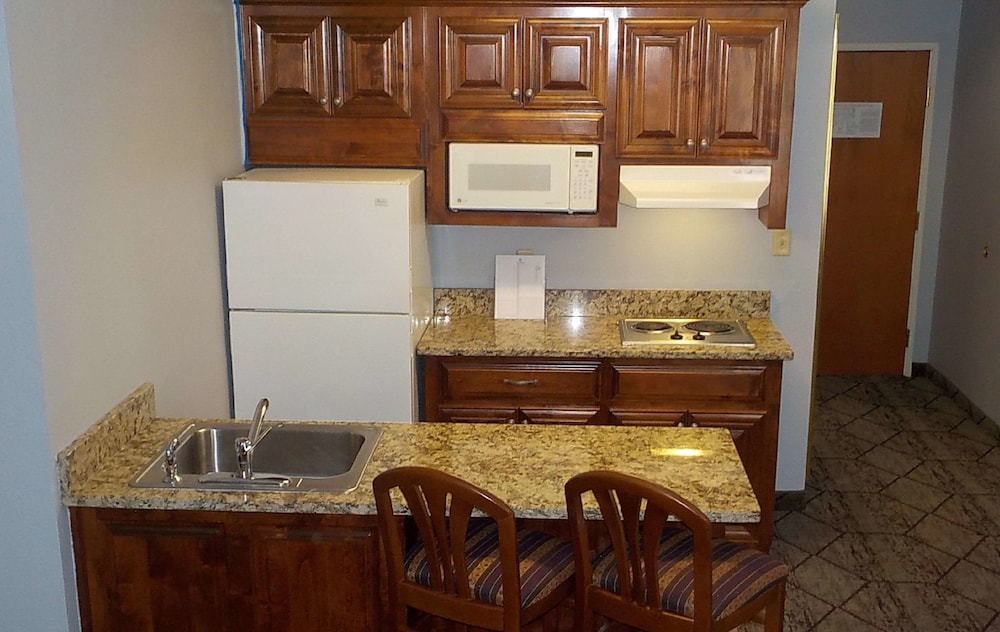 SureStay Plus Hotel by Best Western Warner Robins AFB 25/33