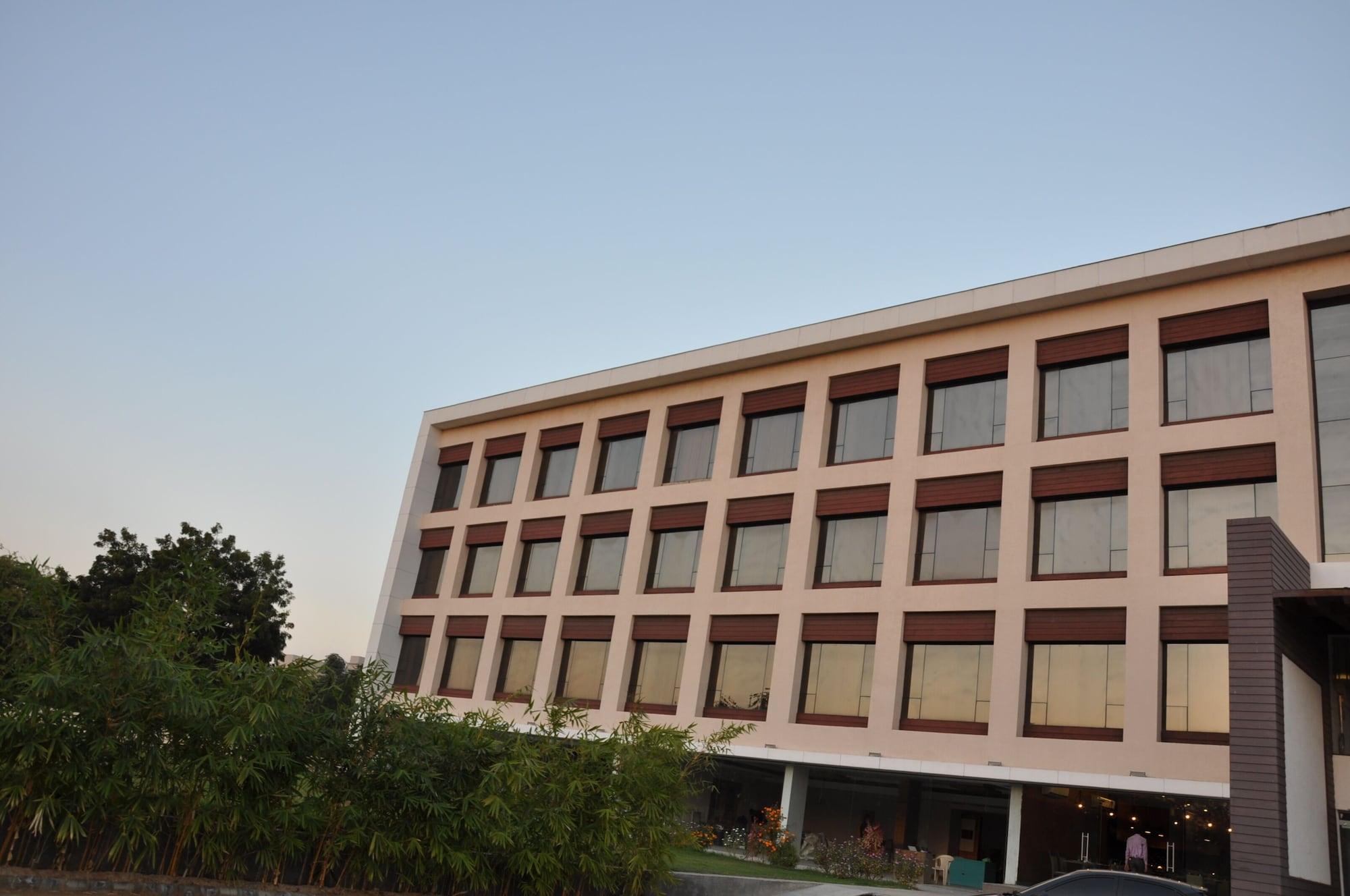 Pride Biznotel Manjusar (ex Mango Hotels Tansha Regal) 5/50
