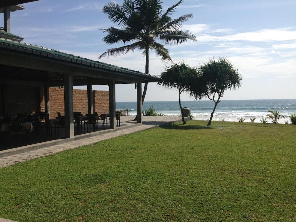 The Beach Cabanas 42/45