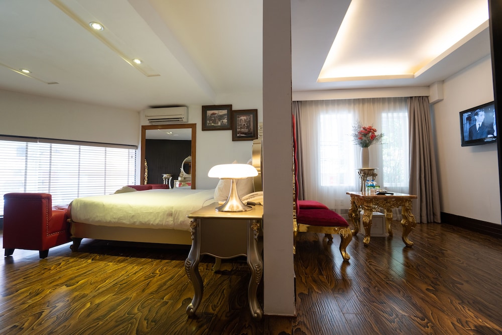 A Em Hotel 8a Thai Van Lung 29/45