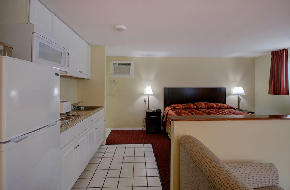 Colonial Village Resort 24/46