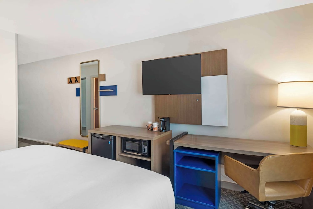 غرفة قياسية بسرير كوين، Comfort Inn Monticello 3/8