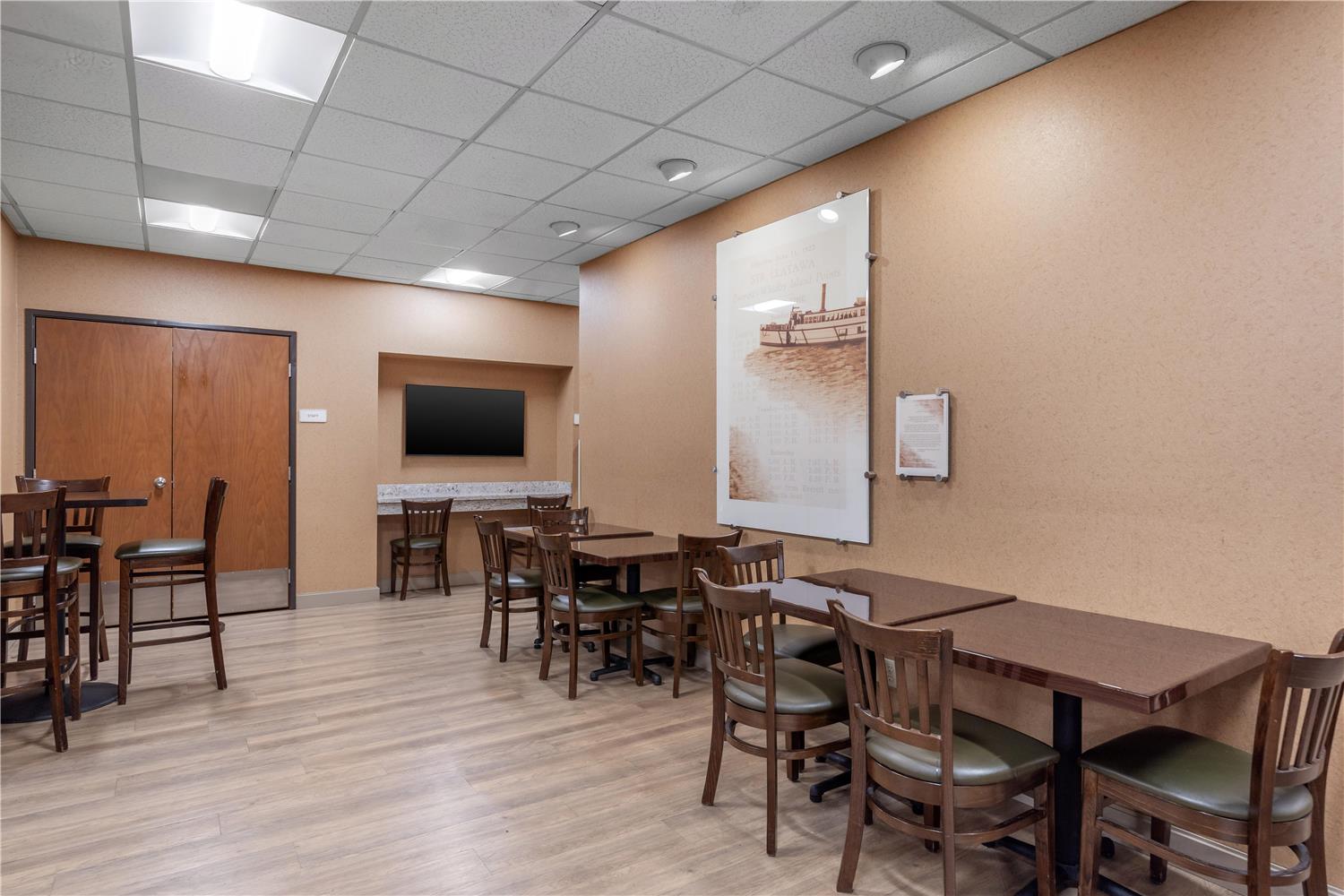 Best Western Plus Oak Harbor Hotel & Conference Center 34/41