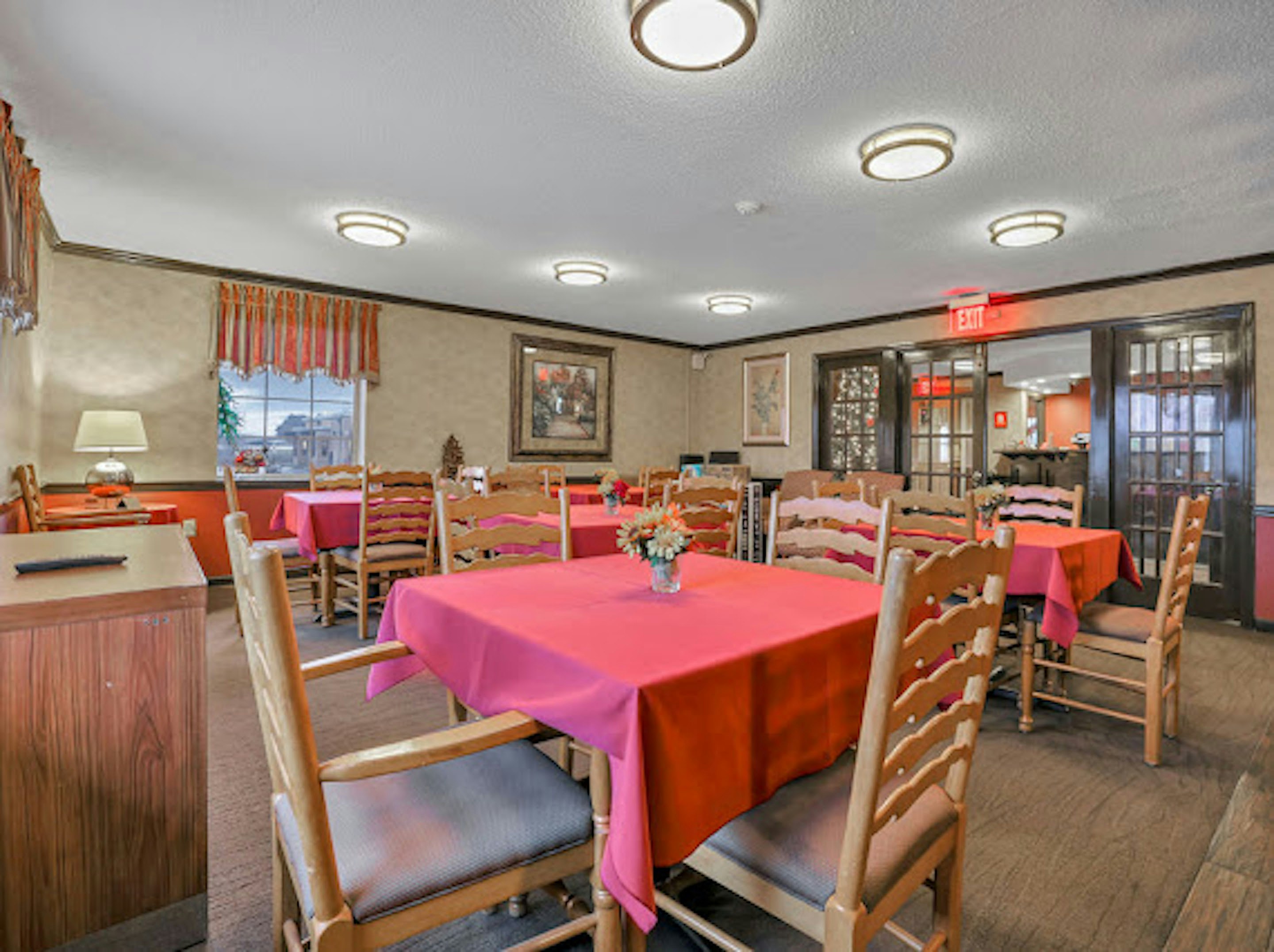 Red Roof Inn Uhrichsville 24/33