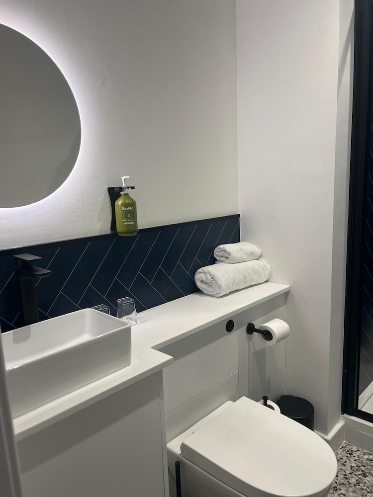 Station Suites 39/40