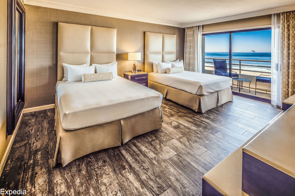 The Waterfront Beach Resort, a Hilton Hotel 29/77