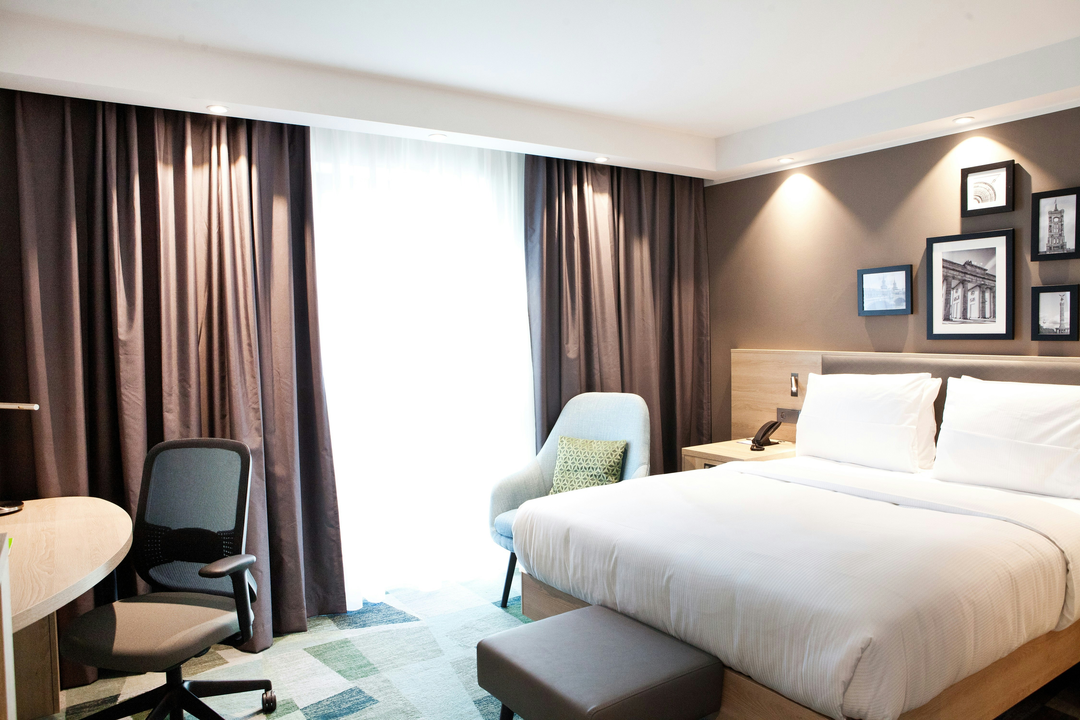 ROOM, KING BED