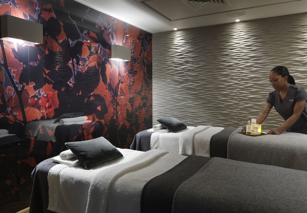 The Athenaeum Hotel & Residences 27/66