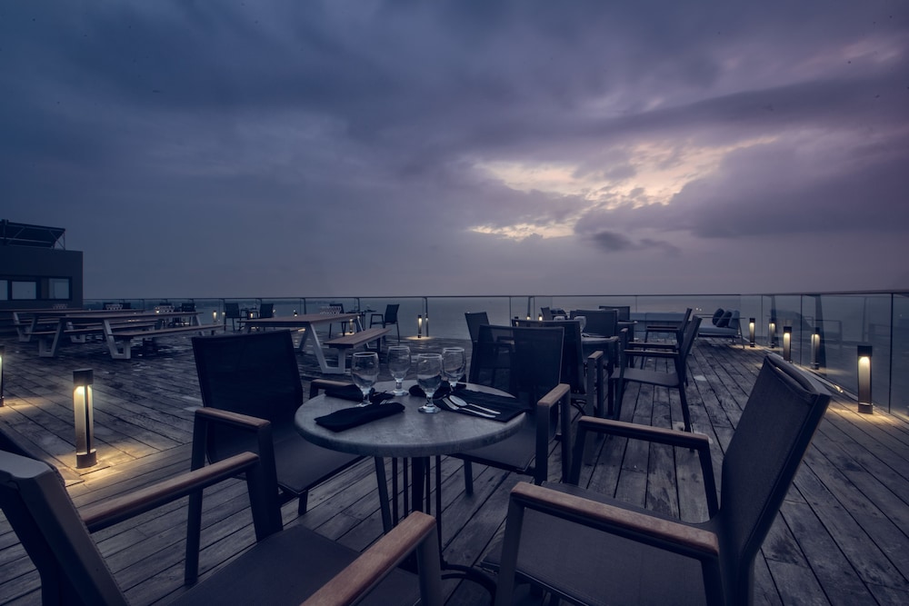 Pledgescape Negombo 50/50
