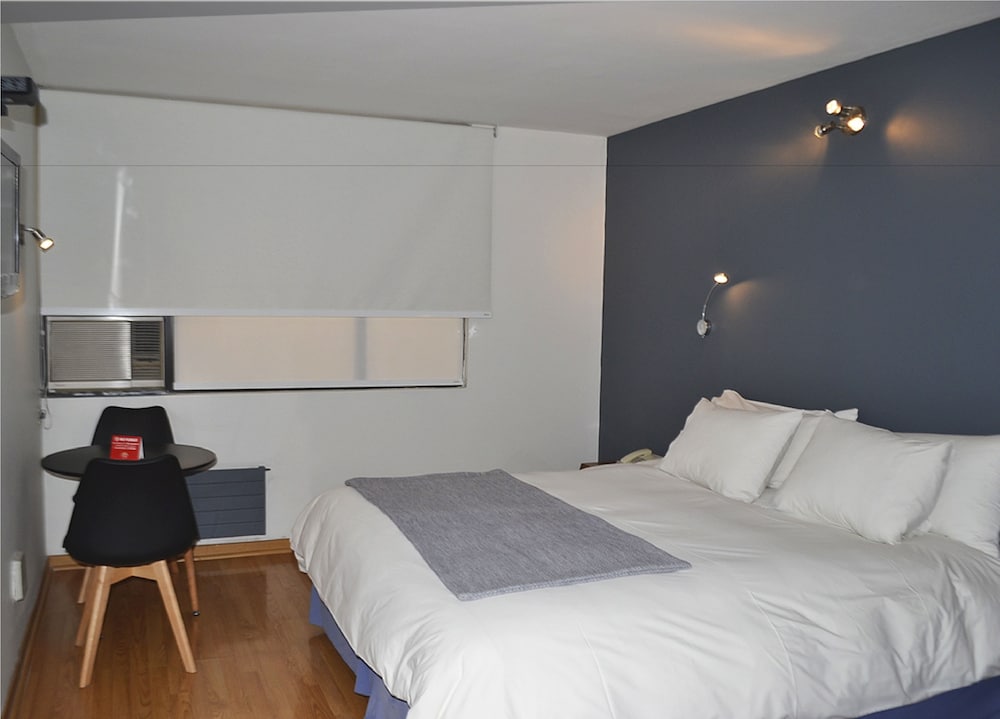 ROOM, SINGLE