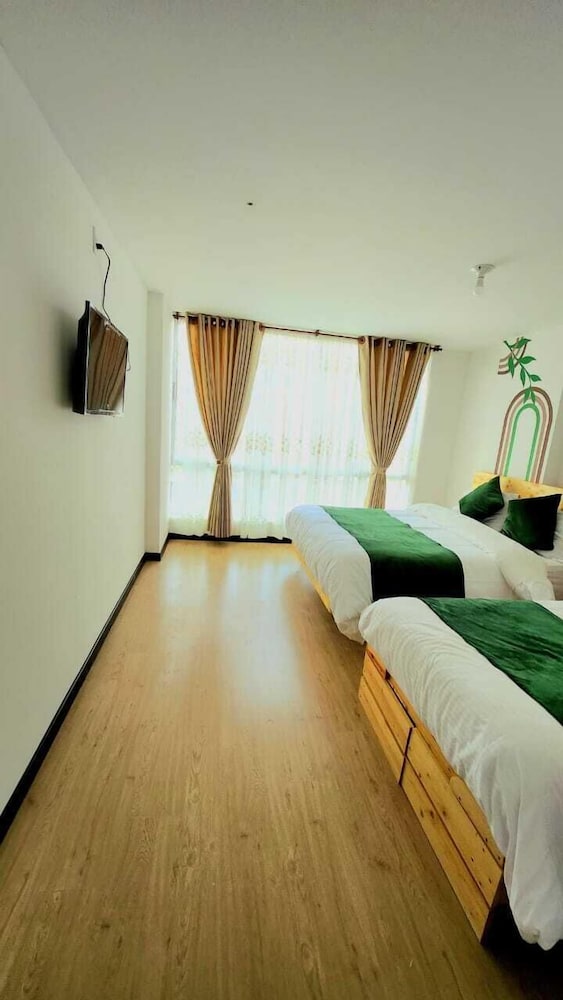 ROOM, TRIPLE