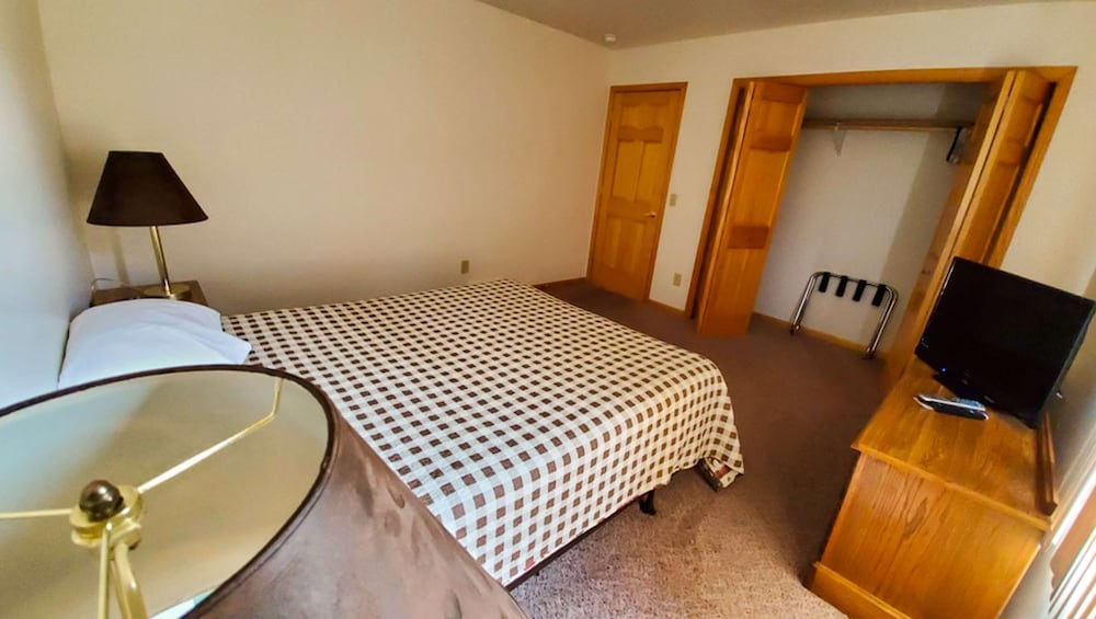 Jasper Ridge Inn Ishpeming 24/75