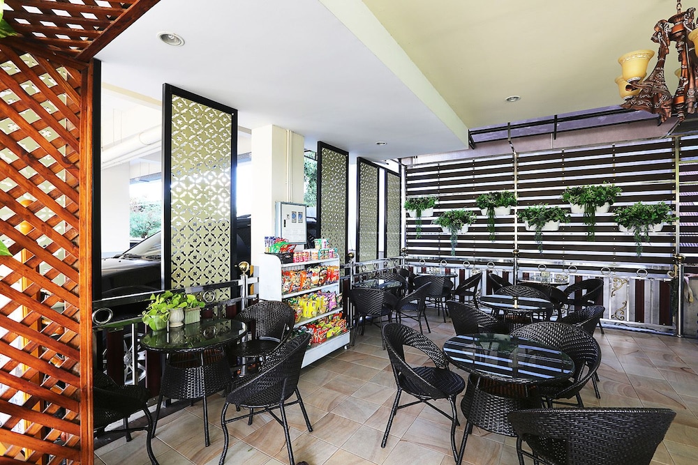 V Place Residence 33/50