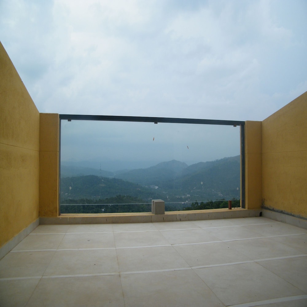 POETREE SAROVAR PORTICO 43/74