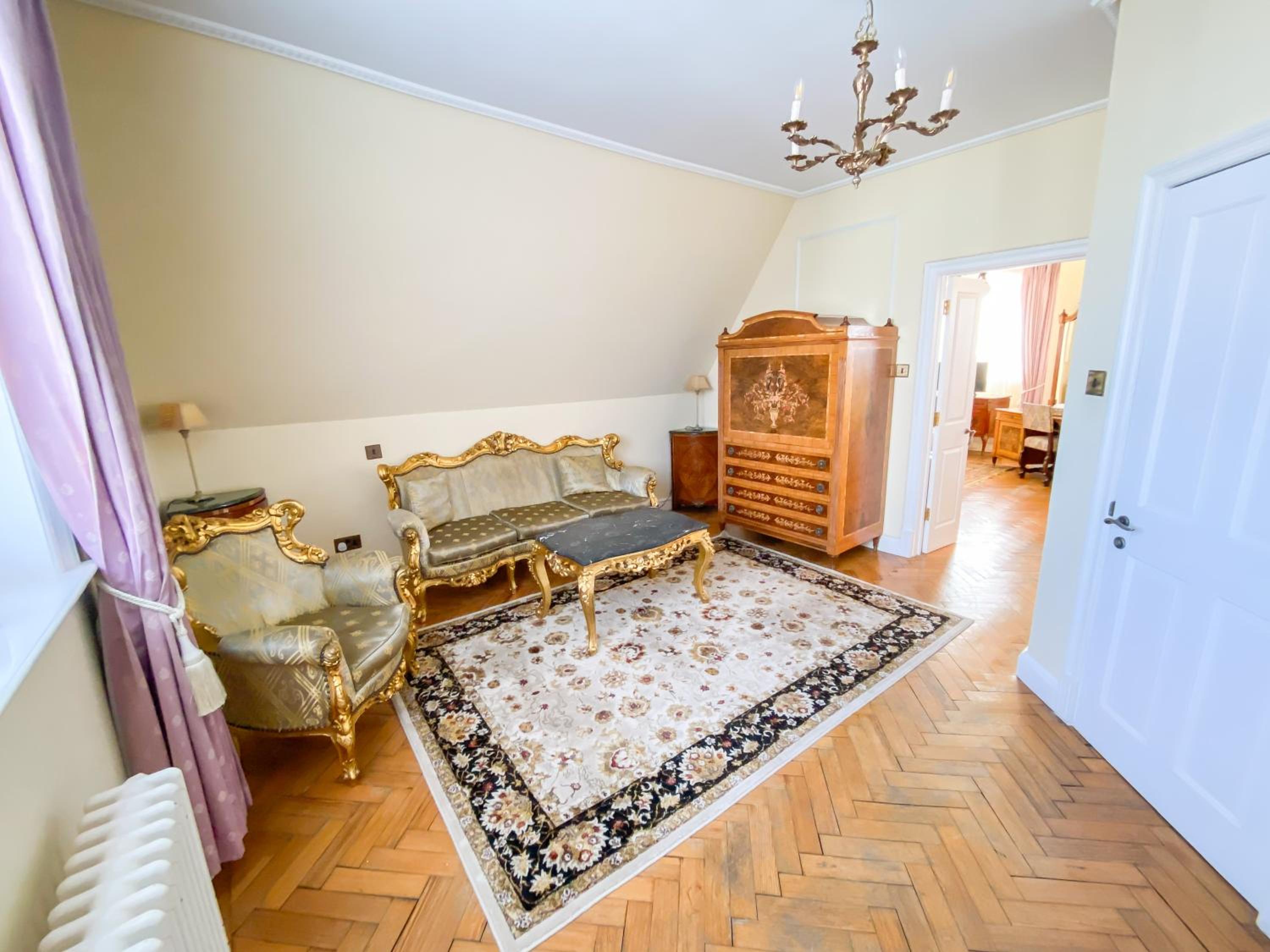 Superior, Suite, St Giles House Hotel 7/10