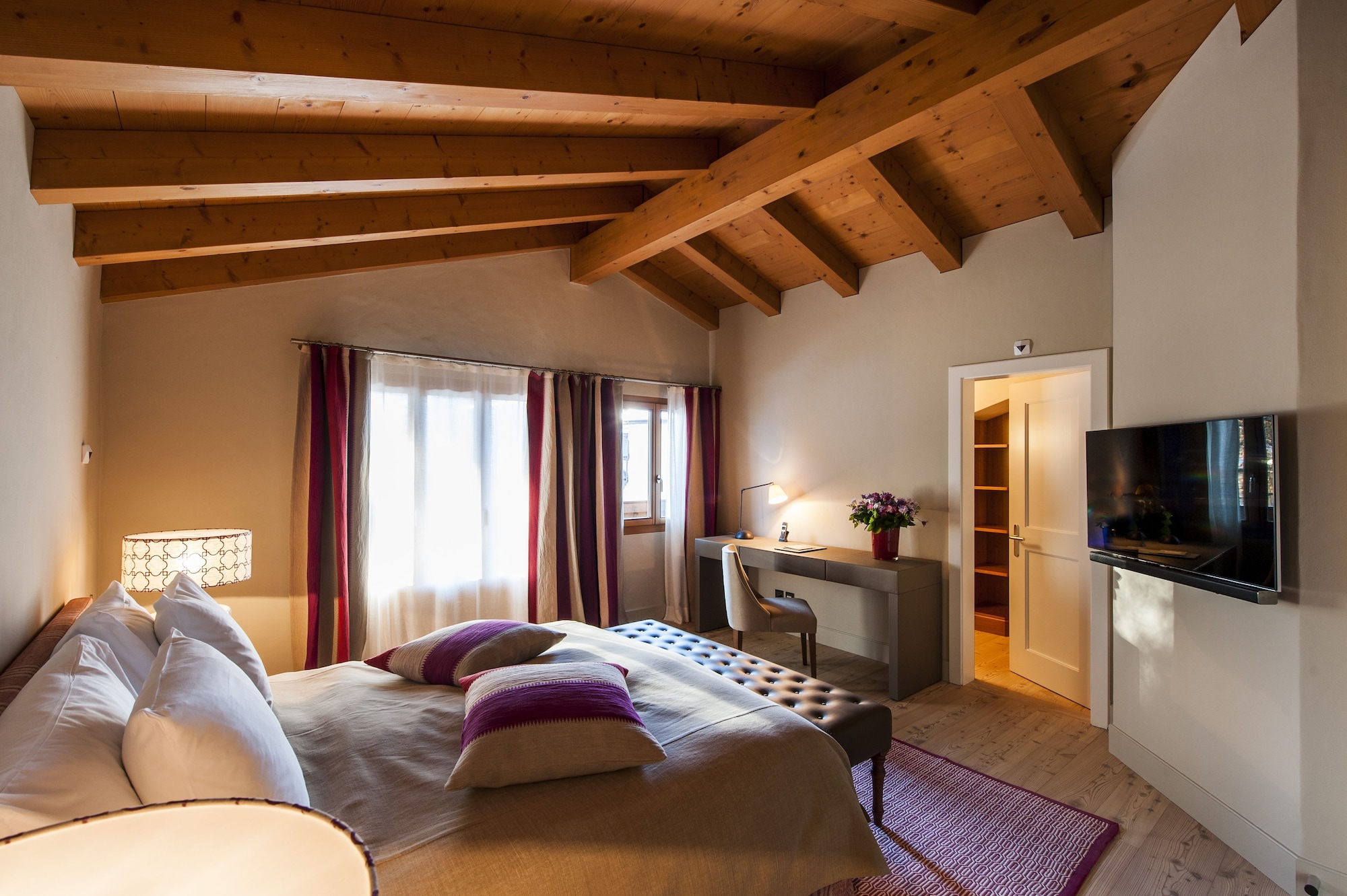 Grand, Chalet, Suite, 3 King Beds