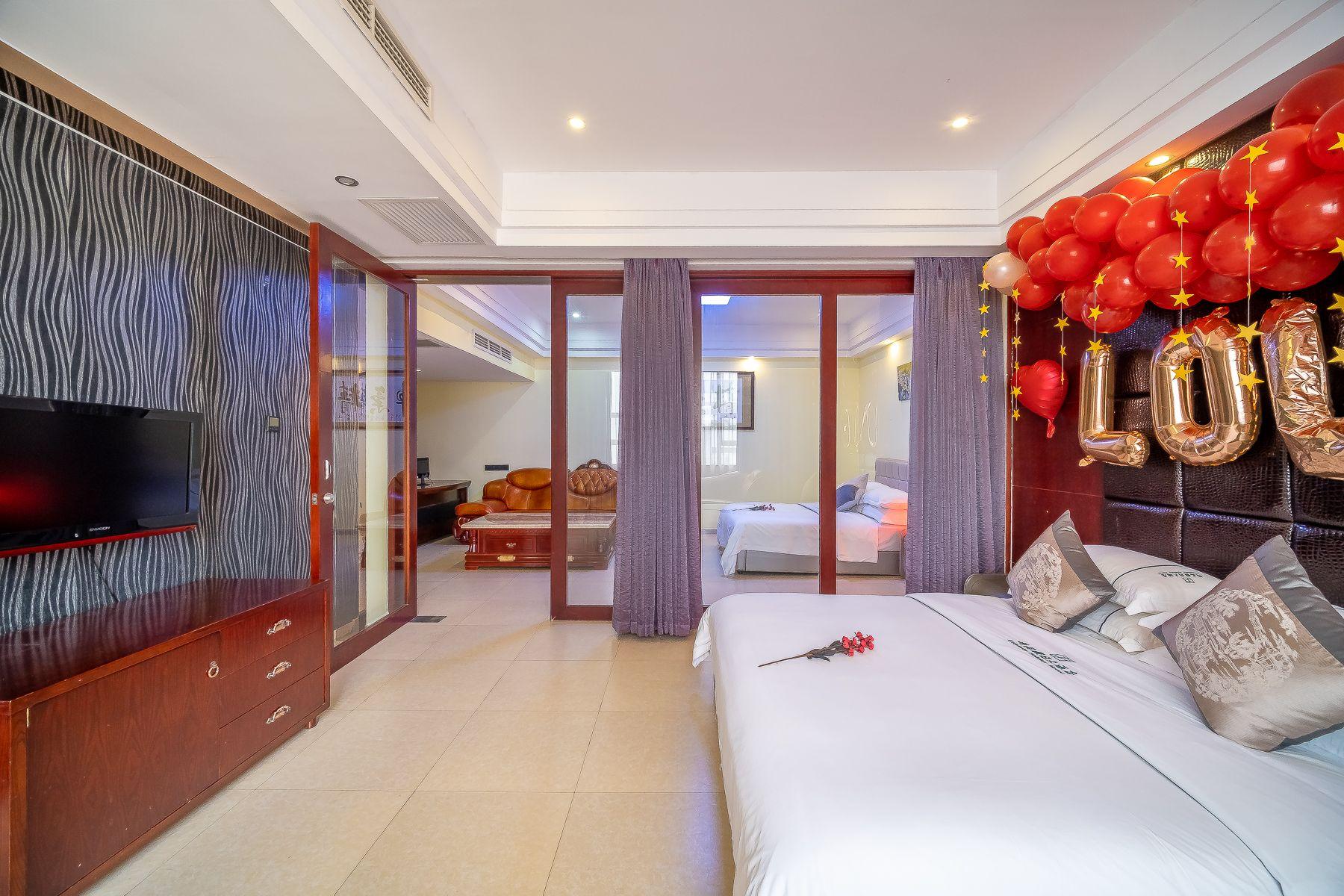 Boutique Holiday Hotel (Beihai Rt-Mart High-Speed Railway Station) 11/30