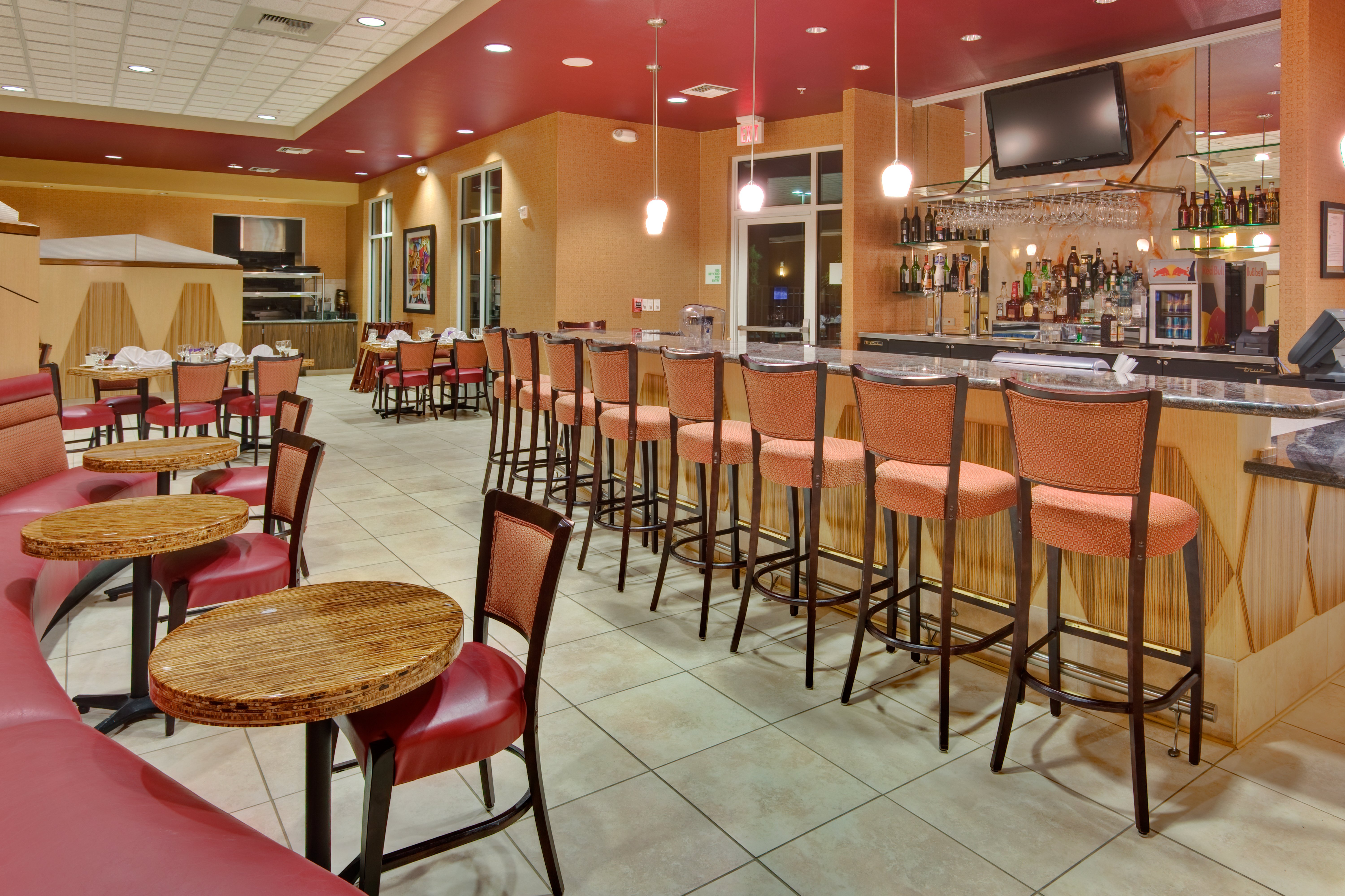 Holiday Inn Hotel Amp Suites Bakersfield North 37/57
