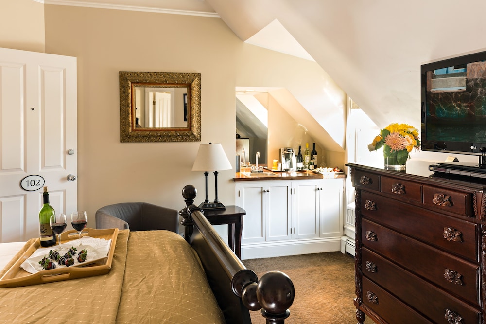 Crowne Pointe Historic Inn Spa 43/75
