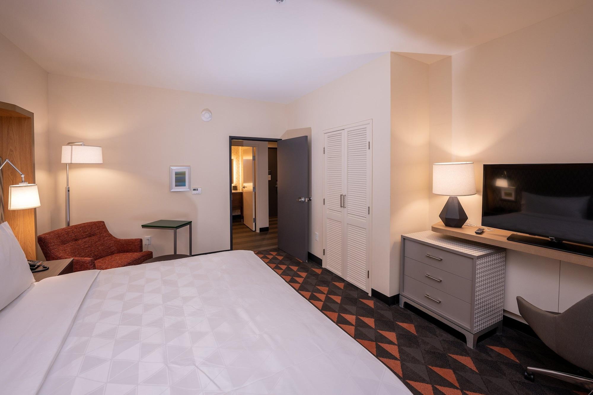 Premium, Leisure, King Bed، Holiday Inn Nw Houston Beltway 8 3/7