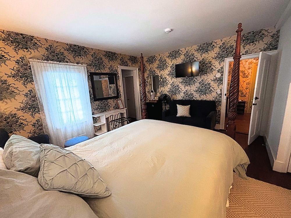Sturbridge, Queen Bed