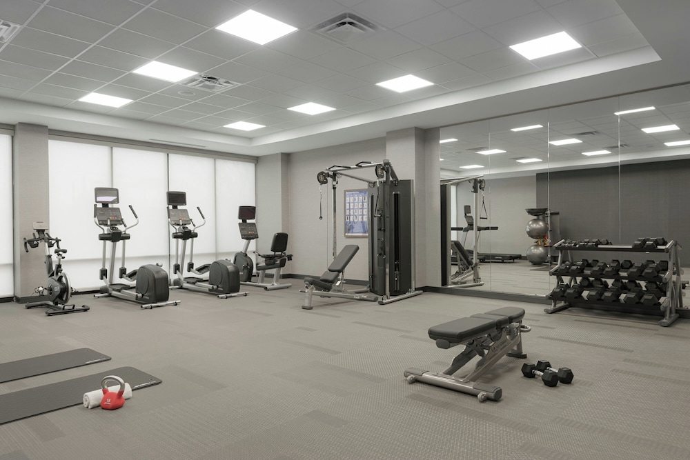 Fairfield By Marriott Inn & Suites Cincinnati Oakley 12/25