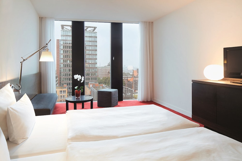 Empire Riverside Hotel 15/58