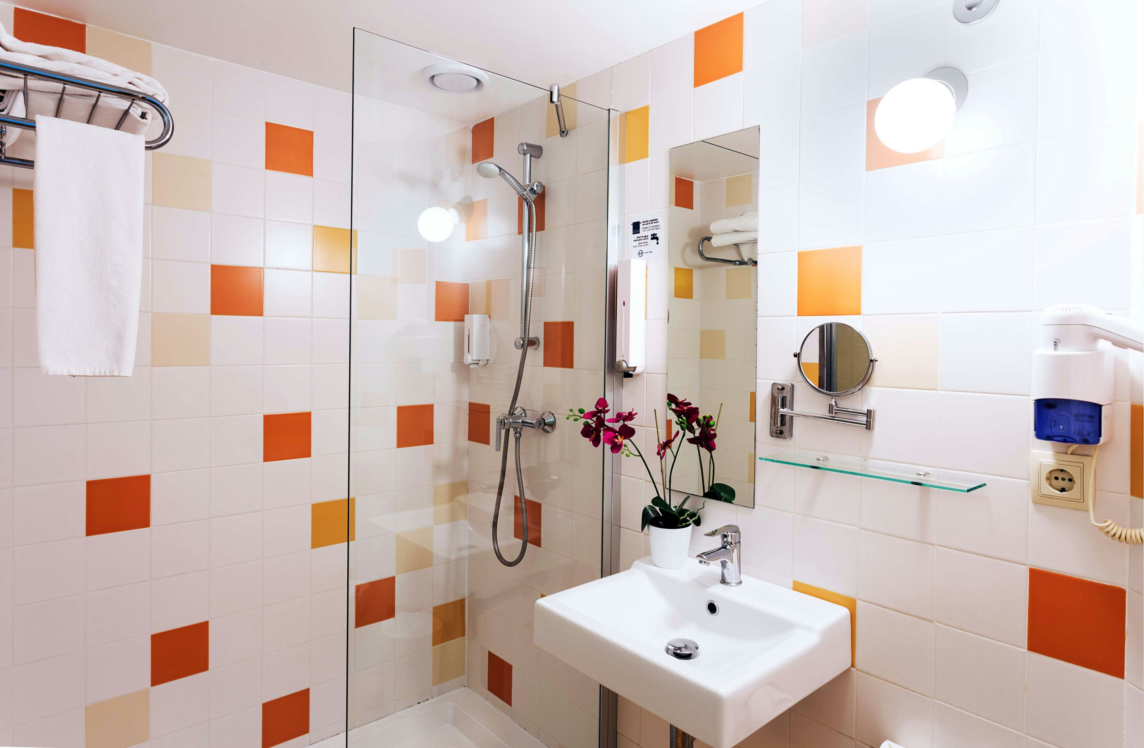 B&B HOTEL Girona 2 17/18