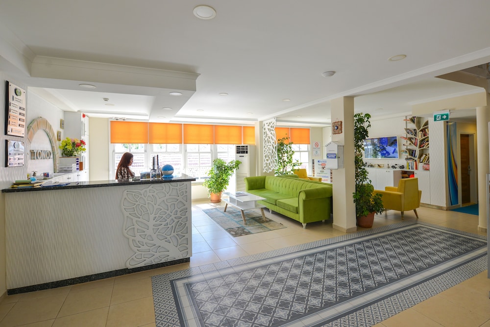 Tonoz Beach Hotel 7/69