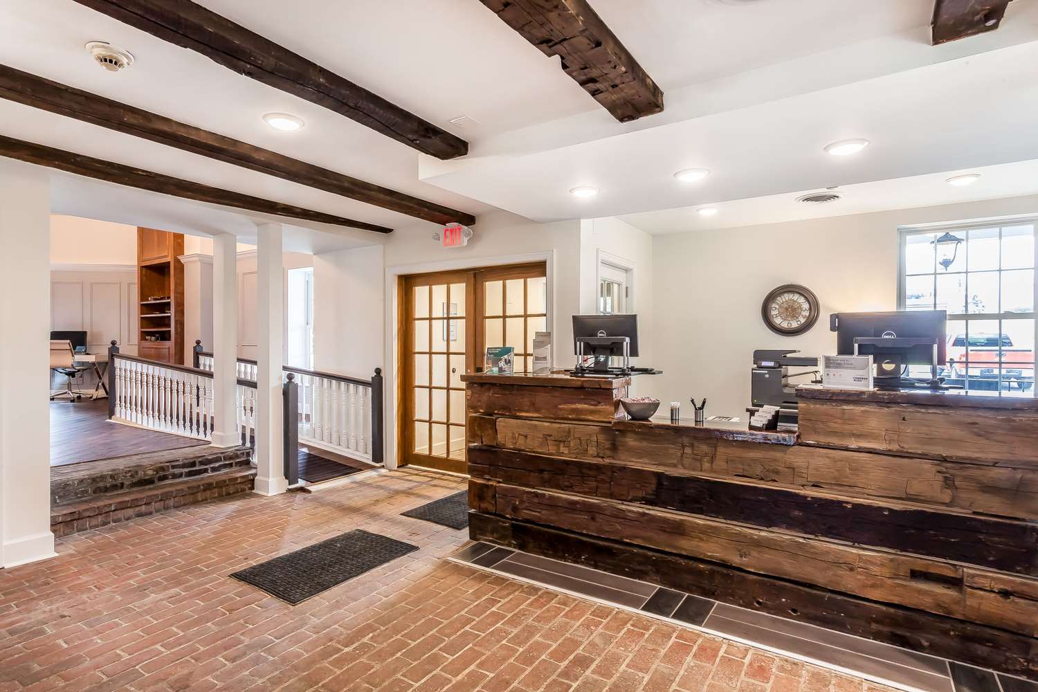Aurora Inn Hotel And Event Center 5/45