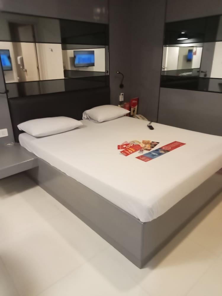Hotel Sogo Wood Street Pasay 23/41