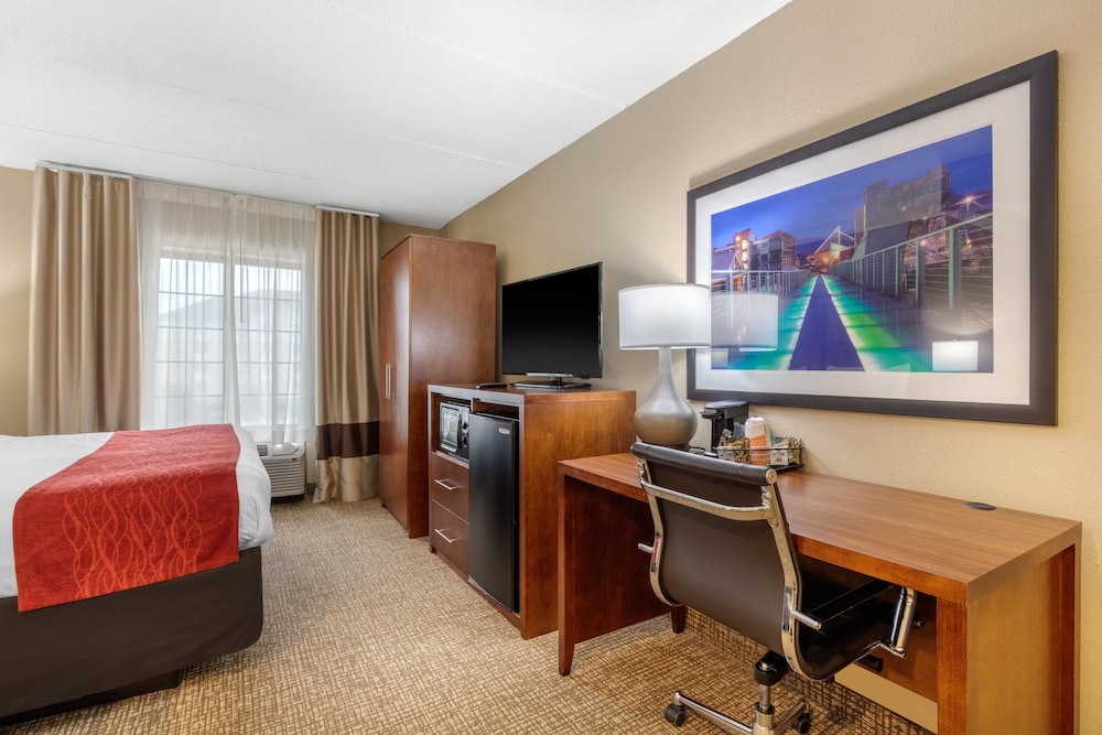 Comfort Inn & Suites Hamilton Place 28/39