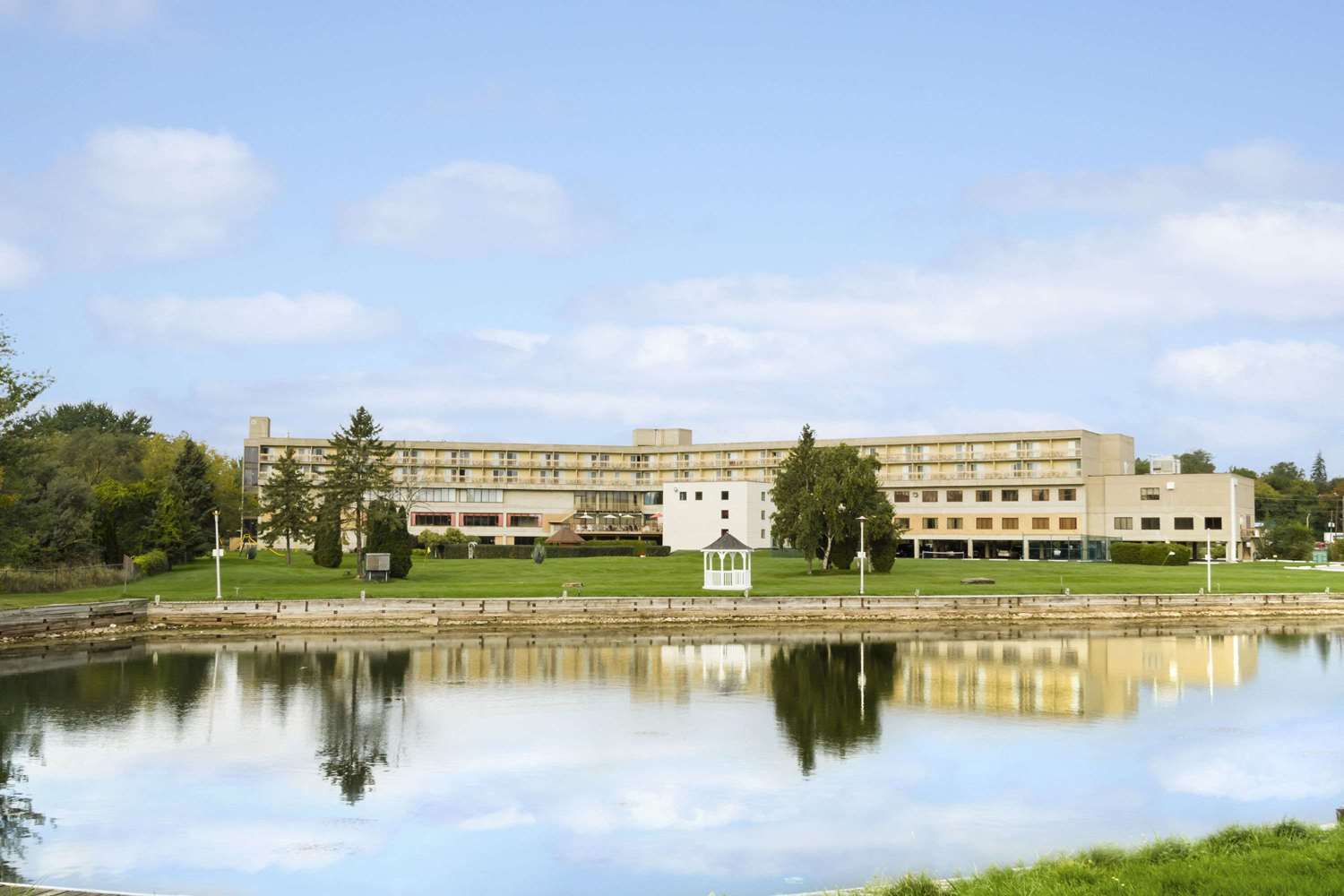 Ramada by Wyndham Belleville Harbourview Conference Centre 10/13