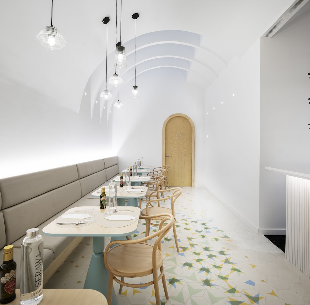 Serawa Hotel 50/55